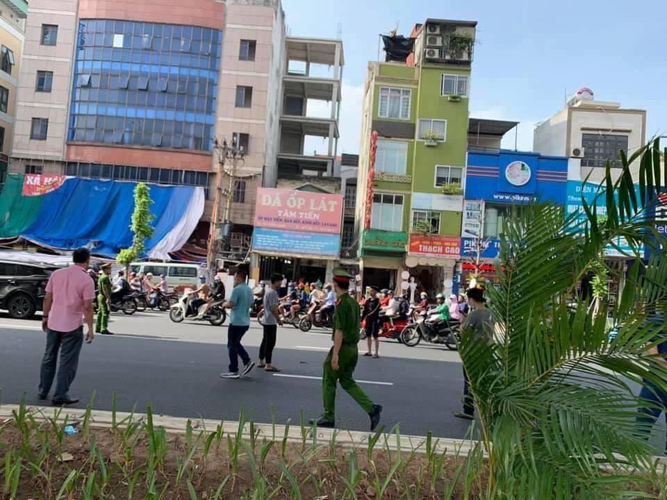 Dựng hiện trường vụ 4 thanh niên tông vào bà bầu còn đập nát xe người can-3