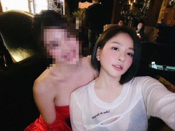 Hot girl Trâm Anh mặc kín cổng cao tường vẫn sexy, lại còn để lộ nội y sáng màu-5