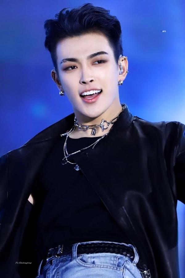 Có bao nhiêu fan ruột đoán đúng ATEEZ qua những bức hình nhòe nhoẹt?-10