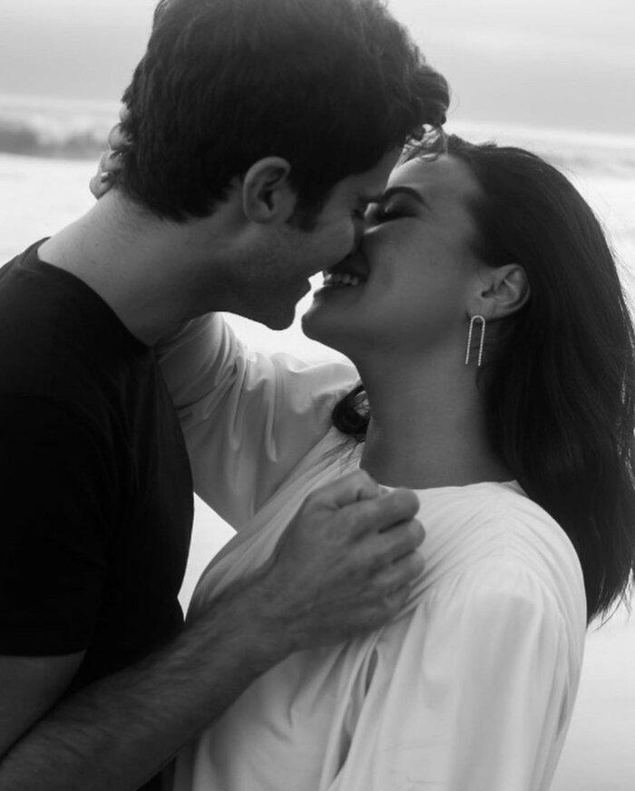 Demi Lovato chia tay bạn trai Max Ehrich sau 2 tháng đính hôn, Selena Gomez bất ngờ bị lôi vào cuộc-5