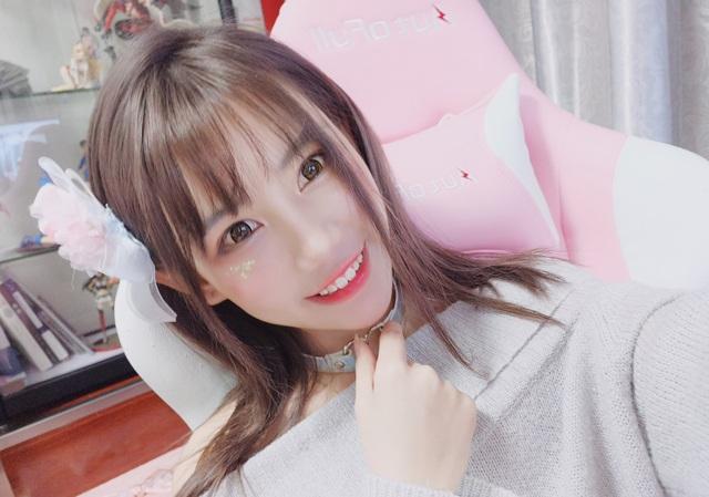 3 nữ streamer bị cấm sóng vì quá sexy, có người lộ cả vòng 1 khi đang phát trực tiếp-10