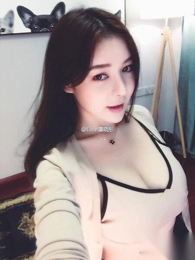 3 nữ streamer bị cấm sóng vì quá sexy, có người lộ cả vòng 1 khi đang phát trực tiếp-5