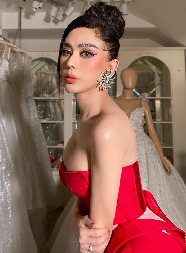 Lâm Khánh Chi - ngôi sao ăn mặc kém duyên nhất khi dự đám cưới của hội bạn thân-8