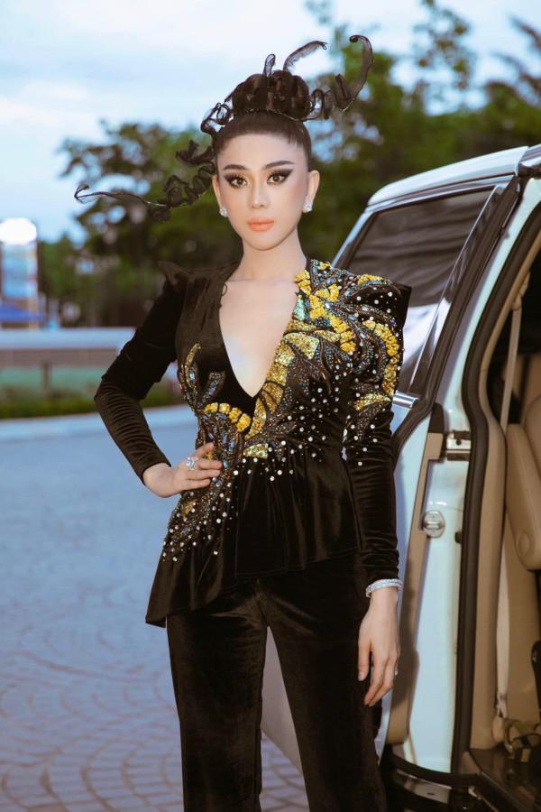 Lâm Khánh Chi - ngôi sao ăn mặc kém duyên nhất khi dự đám cưới của hội bạn thân-9