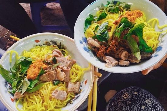 Bún nghệ xào lòng nổi tiếng miền Trung
