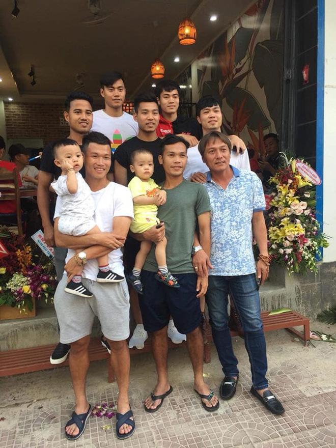 Gặp câu hỏi khó đỡ trong sách lớp 1 về bản thân, Công Phượng bó tay: Em còn không nhớ thì làm sao mọi người nhớ được-2