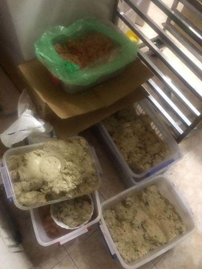 Bí mật lò bánh mì nổi tiếng Sài Gòn: Giòi và cả bé na ngoe nguẩy, nhân bánh thịt bò ôi thiu?-4