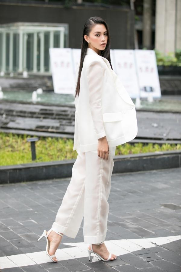 Tiểu Vy đụng hàng Tăng Thanh Hà: Mẹ 2 con lấn át đàn em nhờ màn thả rông?-4