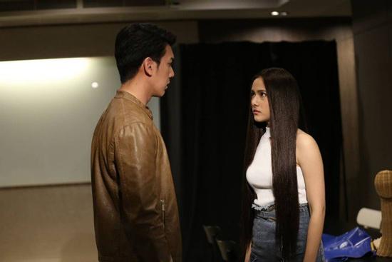 Ly hôn 2 năm, chồng cũ đến gặp xin tôi nhận 1 tỷ