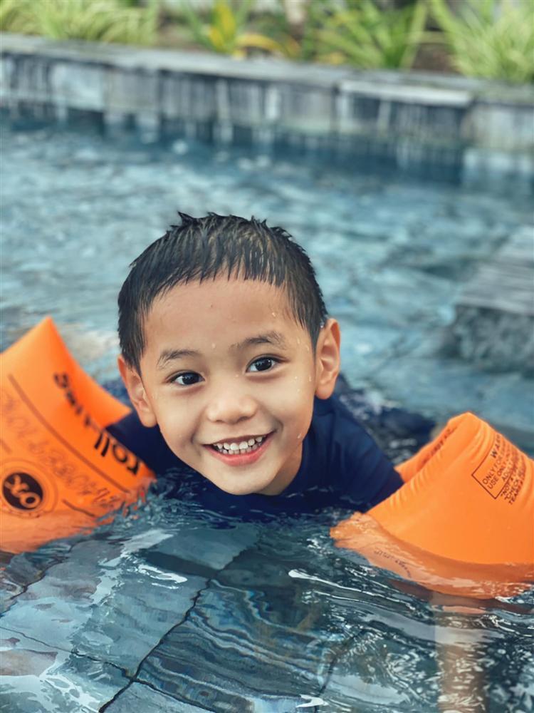 Cặp quý tử có ngoại hình không liên quan của Trà My Idol-11