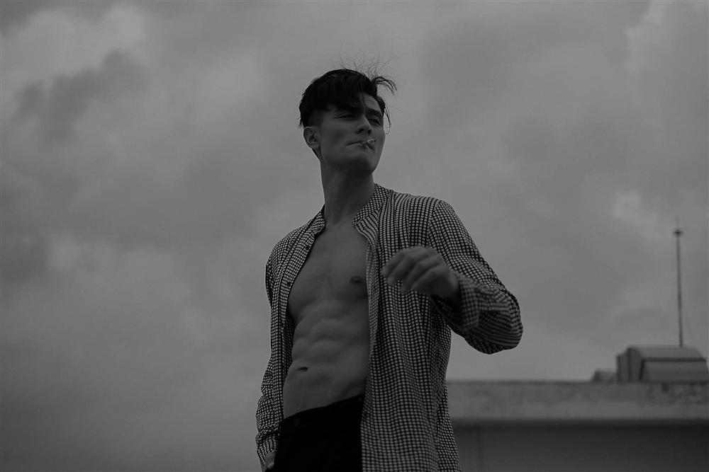 Tưởng body siêu chuẩn, nào ngờ Vĩnh Thụy có lúc lộ bụng bia nhão nhoẹt-6