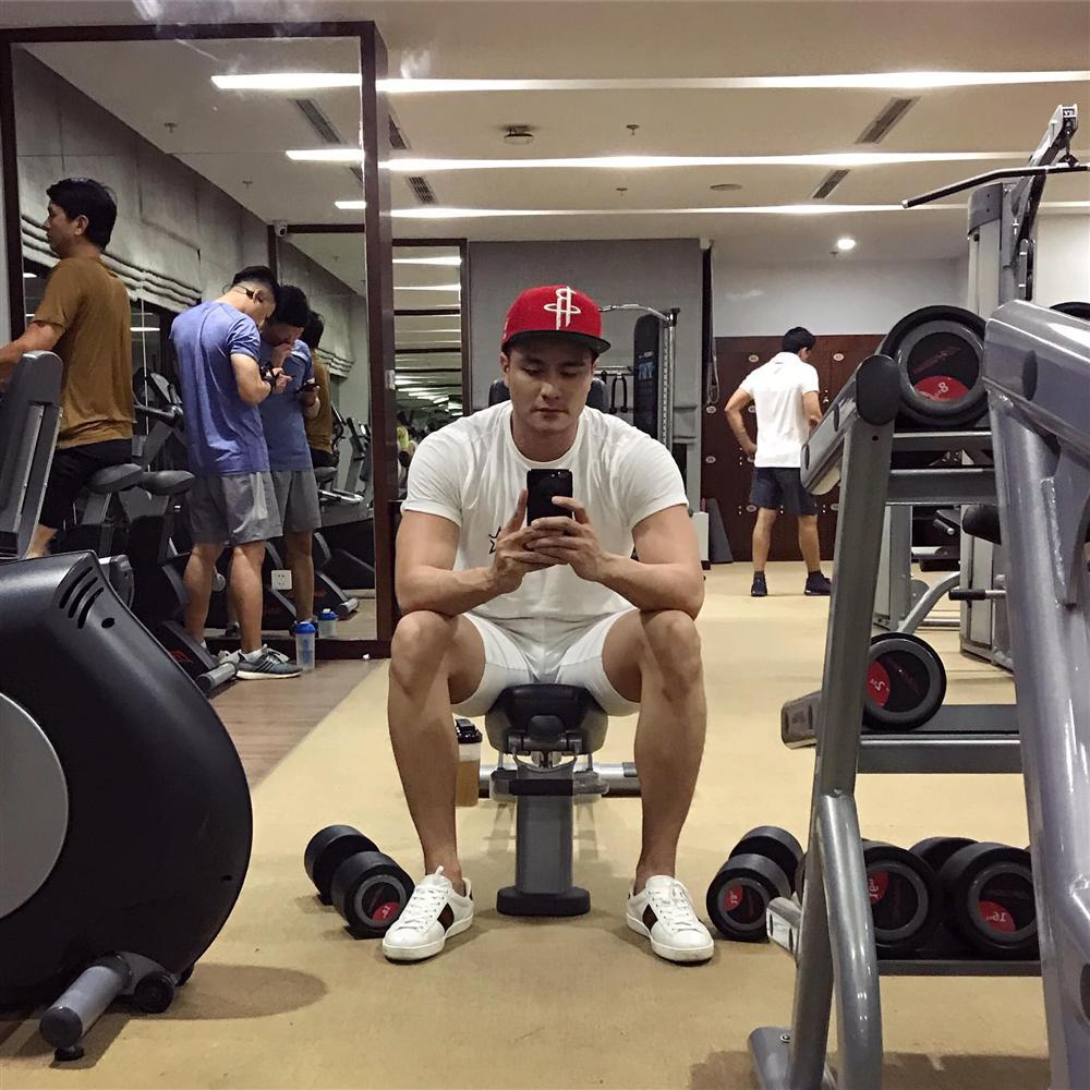 Tưởng body siêu chuẩn, nào ngờ Vĩnh Thụy có lúc lộ bụng bia nhão nhoẹt-2