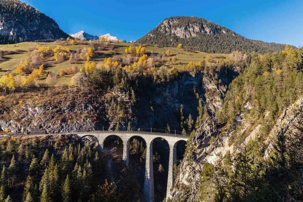 Tuyến đường sắt Việt Nam bất ngờ được bình chọn đẹp nhất thế giới-2