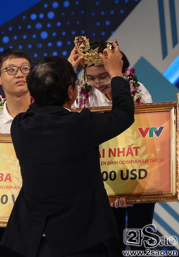 Hình ảnh giờ mới hé lộ ngày trở về quê hương của tân Quán quân Olympia Thu Hằng-1