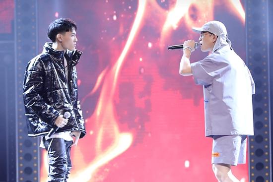 Trận đấu 'Rap Việt' khiến Trấn Thành phải cảnh báo 'uống miếng nước, ngồi gần máy lạnh' khi xem