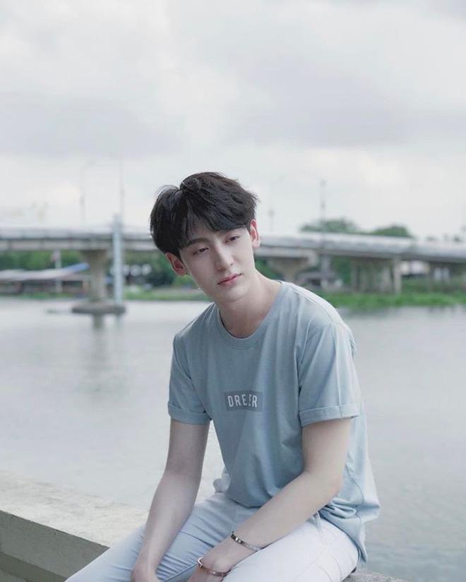 Soái ca hàng không đình đám 5 năm trước gây bất ngờ với ngoại hình ngày càng nữ tính-3