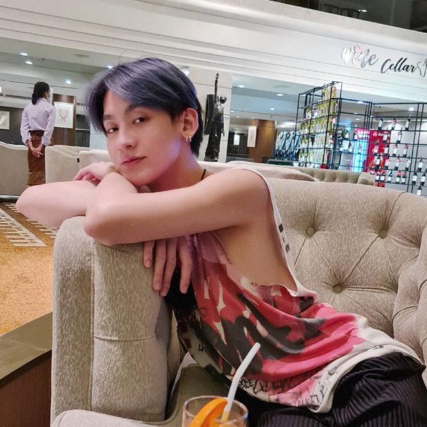 Soái ca hàng không đình đám 5 năm trước gây bất ngờ với ngoại hình ngày càng nữ tính-8