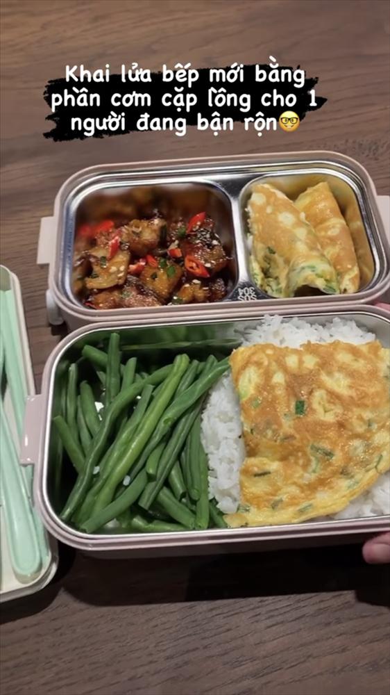 Tóc Tiên khoe cơm hộp tự làm cho ông xã Touliver đi làm: Nhìn là hạnh phúc muốn xỉu!-1