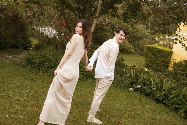 Đông Nhi đăng ảnh hội bạn thân nhưng dân tình chỉ chăm chăm vào vị trí đặt tay của Noo Phước Thịnh lên người Mai Phương Thúy-2