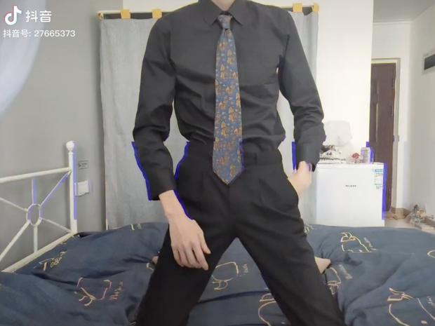 Thêm một hot boy bị bóc mẽ nhan sắc khi luôn đeo khẩu trang, cố xây dựng hình tượng bí ẩn-4