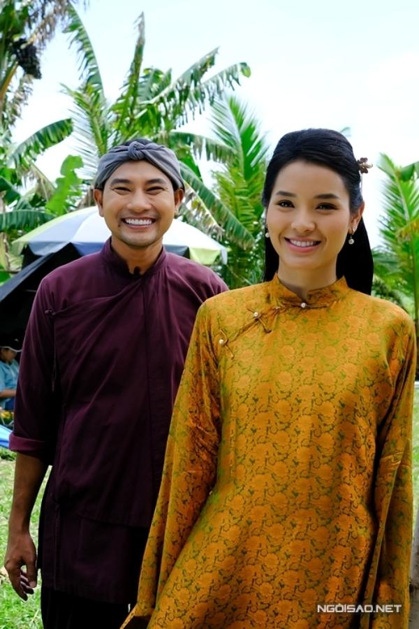 Hai tháng qua, ca sĩ - diễn viên Phương Trinh Jolie tham gia quay series phim cổ tích Gái khôn được chồng. Trong phim, cô vào vai Nữ - cô con gái thông minh, khôn khéo của phú ông. Sau này, Nữ nên duyên với chàng Khờ (Huỳnh Đông đóng). Cặp vợ chồng một khôn một ngốc tạo ra câu chuyện nhiều bi hài.