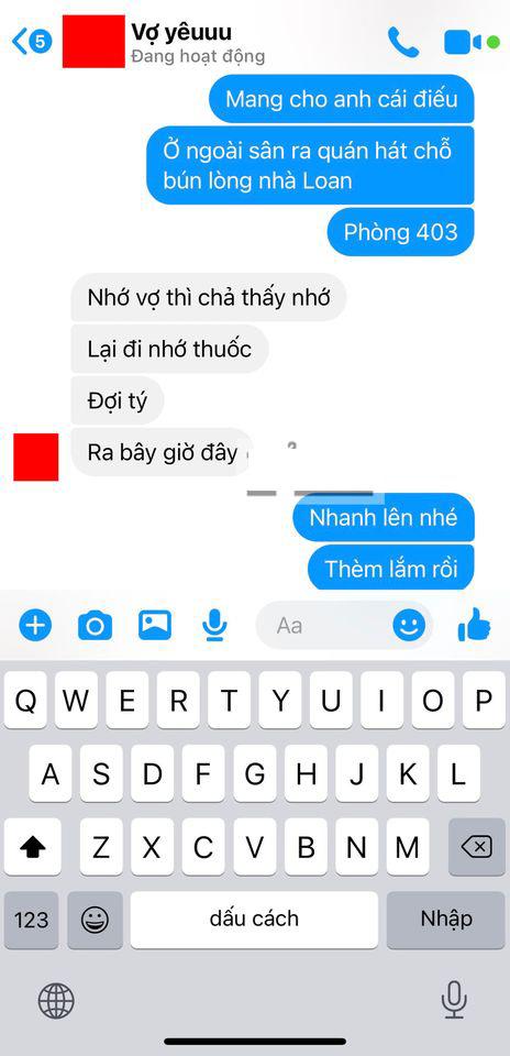 Khoe được vợ chiều, 2 giờ sáng còn mang điếu cày ra quán karaoke cho, anh chồng bị chỉ trích-1