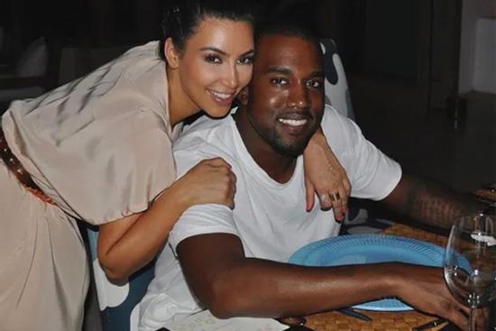 Kim khoe ảnh bên chồng xóa tin đồn ly hôn