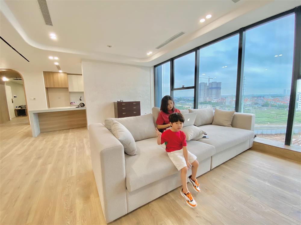 Vợ chồng hot nhất MXH khoe tậu nhà mới, nhìn biệt phủ ai cũng ngỡ resort 5 sao-1