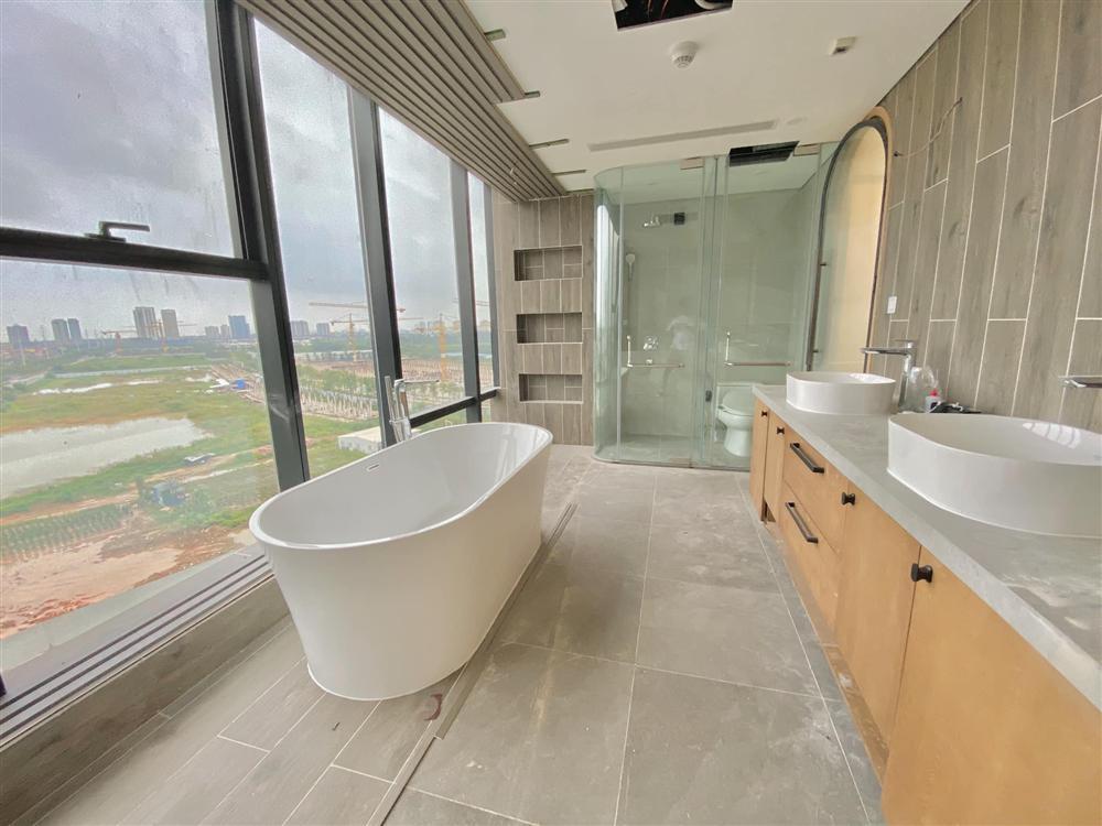 Vợ chồng hot nhất MXH khoe tậu nhà mới, nhìn biệt phủ ai cũng ngỡ resort 5 sao-5