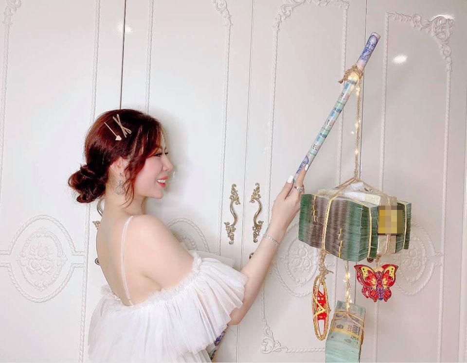 Cô gái Sài Gòn khiến dân tình choáng váng khoe đèn lồng trị giá 3,5 tỷ-1