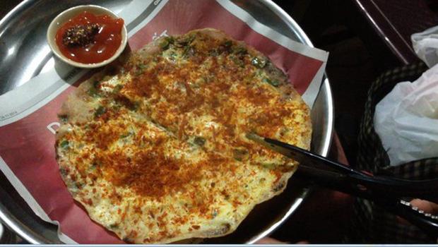 Khách du lịch tố quán bánh tráng nướng nổi tiếng Đà Lạt đuổi khách đang bị đau chân-3