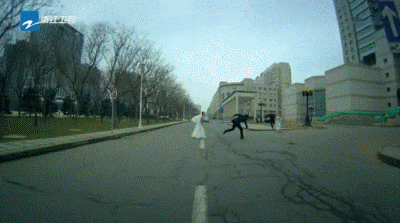 Loạt kỹ xảo vừa vụng về vừa theo phong cách slowmotion của phim Hoa ngữ-1