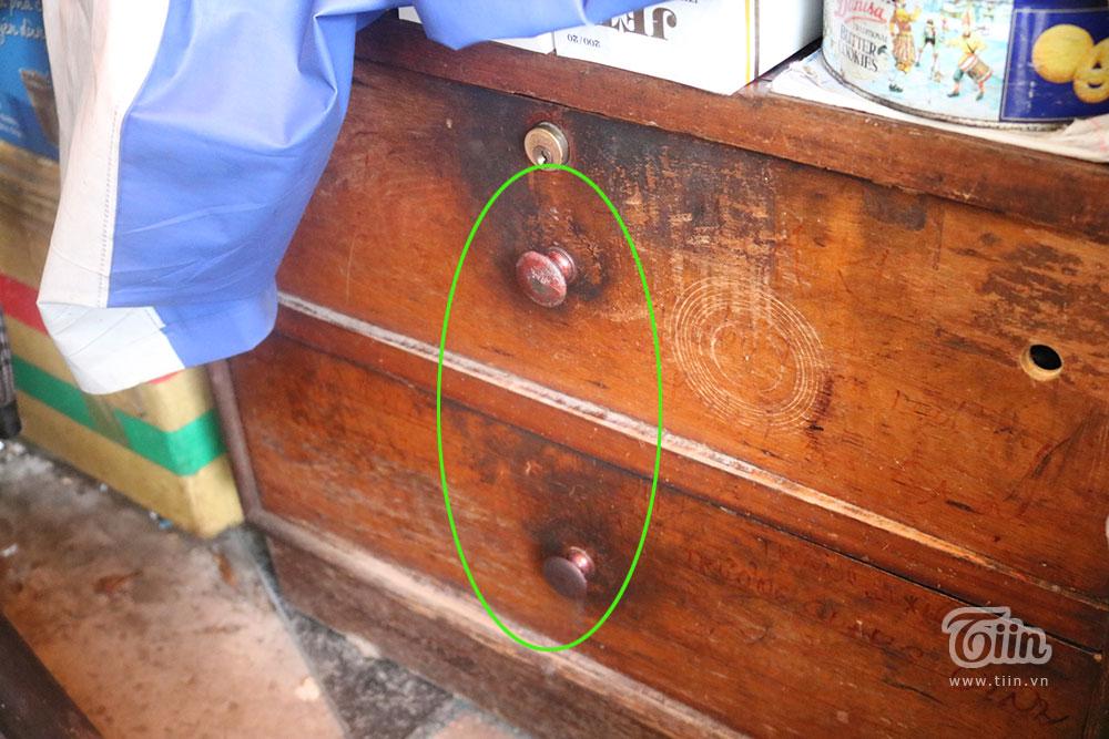 Giọt nước mắt của cụ bà bị trộm sạch tiền hàng: Chỉ thương đứa nhỏ theo mẹ hành nghề-2