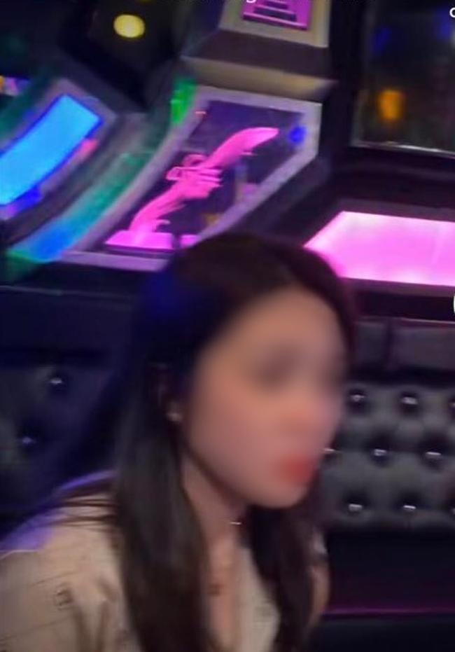 Cô vợ dũng mãnh và cú đạp chí mạng trong phòng karaoke: Chồng tái mét mặt quỳ xuống xin tha-3