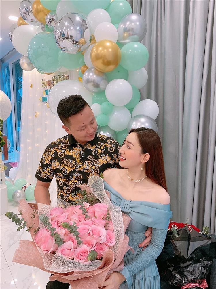 Hội chị em bông hậu ăn sinh nhật Ngô Trà My: Ngộp thở với body Thanh Tú-8