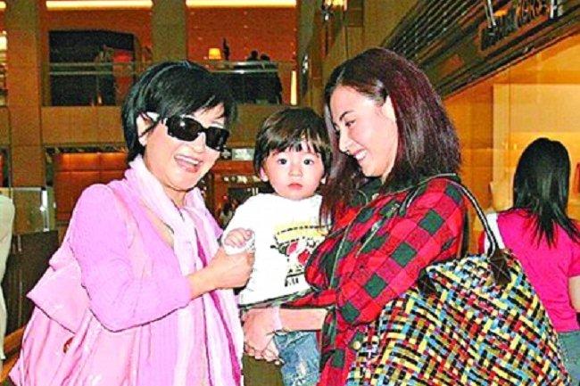 Đây là lý do không ai có thể biết cha ruột con trai thứ 3 của Trương Bá Chi là ai?-7