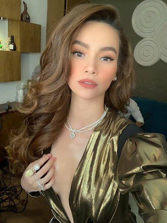 Hồ Ngọc Hà thú nhận cô chỉ mê hột xoàn, kim cương. Do đó, cô thường mạnh tay sắm những chiếc nhẫn giá tiền tỷ thỏa sở thích của mình.