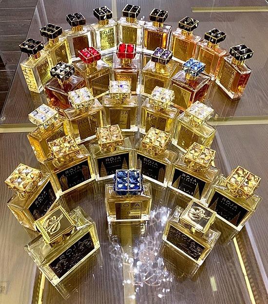 Bạn bè xuýt xoa vì độ chịu chi của Trấn Thành đối với những chai nước hoa lên đến hơn 70 triệu đồng. Còn bà xã Hari Won nhiều lần cằn nhằn vì anh không nghe lời vợ, lén mua thêm nước hoa.