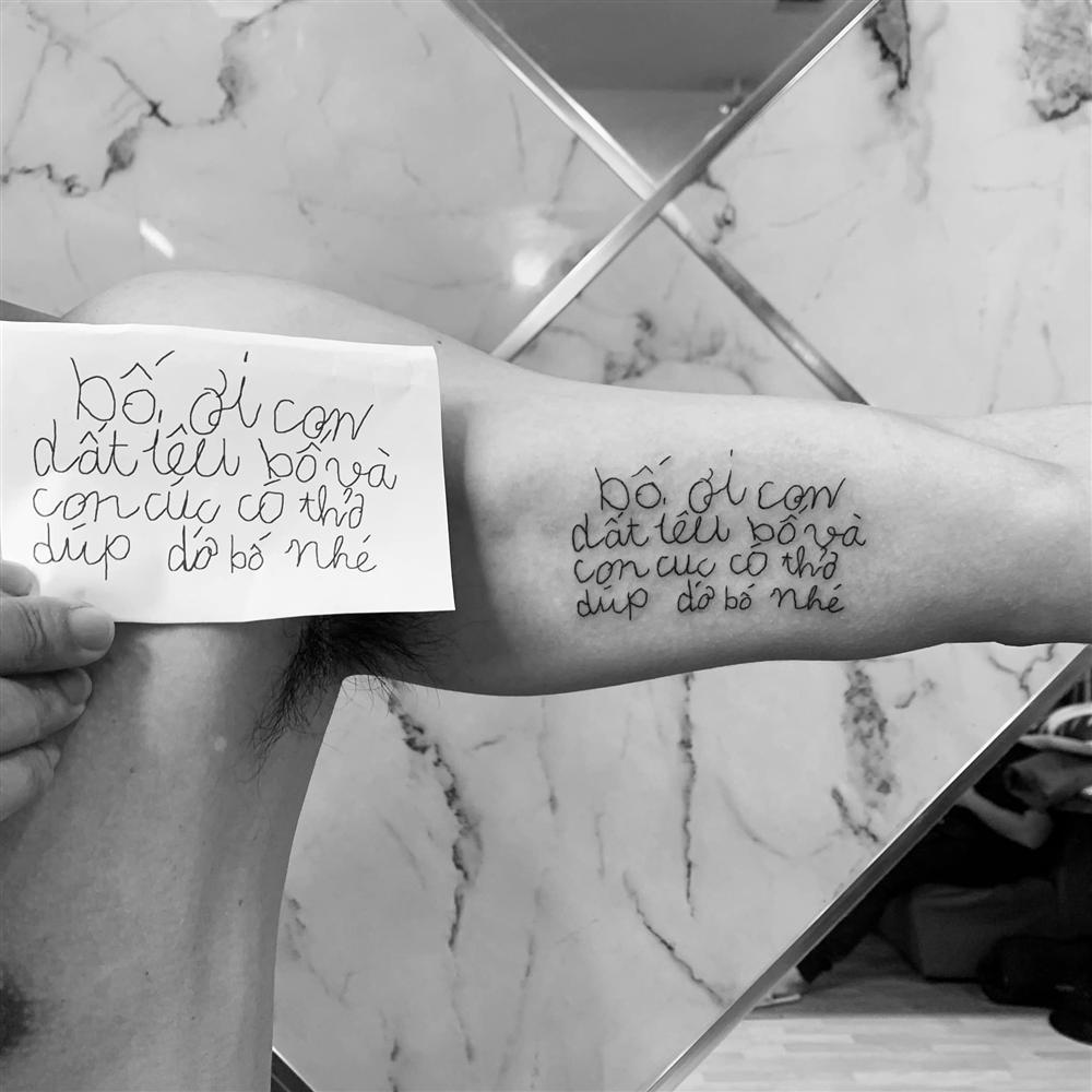 Bức tâm thư nguệch ngoạc, sai chính tả của con gái được ông bố xăm trên cánh tay-1