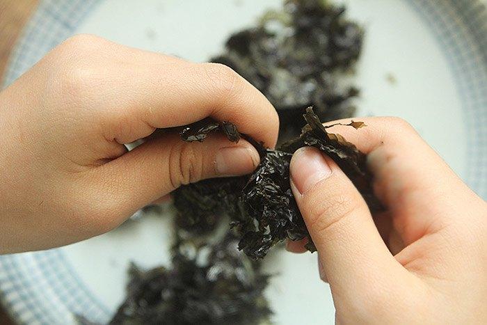 Đừng nấu canh nữa, làm rong biển rang muối mè giòn tan để ăn chơi cũng đã miệng-2
