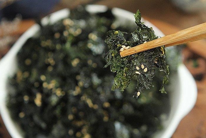 Đừng nấu canh nữa, làm rong biển rang muối mè giòn tan để ăn chơi cũng đã miệng-7