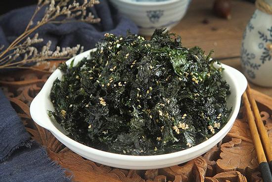 Đừng nấu canh nữa, làm rong biển rang muối mè giòn tan để ăn chơi cũng đã miệng