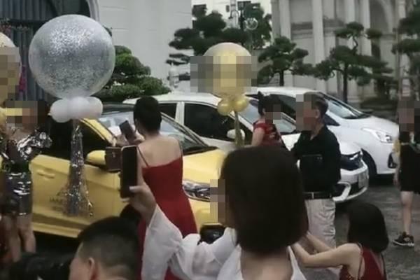 Hội chị em bán hàng online gây xôn xao khi khoe được công ty tặng xế hộp tiền tỷ-1