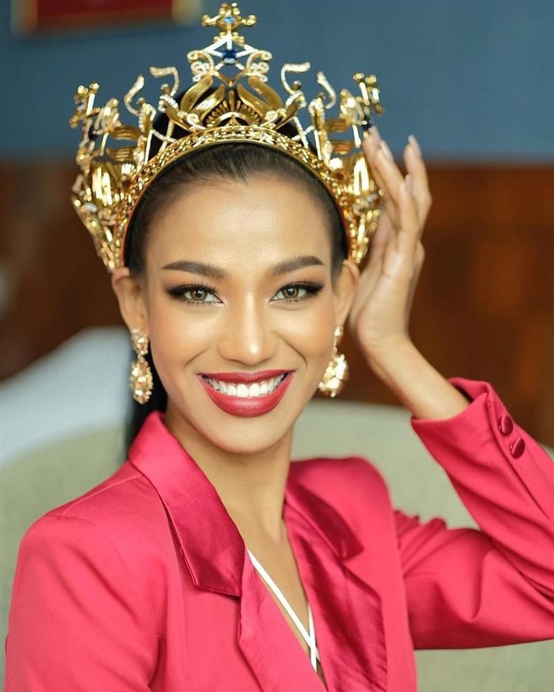 Nhan sắc tân Miss Grand Thailand 2020 nhìn giống y chang Diệu Nhi đội vương miện-10