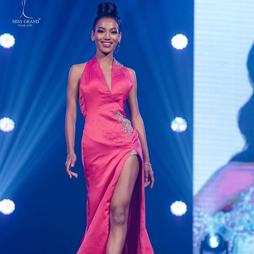 Nhan sắc tân Miss Grand Thailand 2020 nhìn giống y chang Diệu Nhi đội vương miện-8