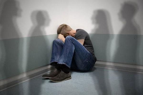 Nhập viện tâm thần sau khi cách ly xã hội vì COVID-19-1