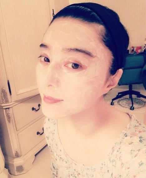 Phạm Băng Băng khiến người qua đường sợ hãi vì đắp mặt nạ đi shopping-7