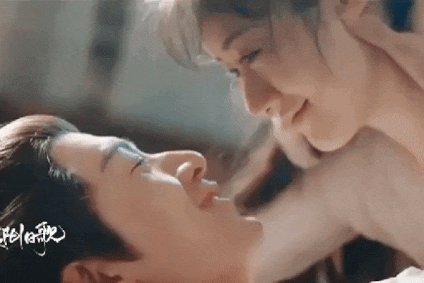 Sao và cảnh nóng: Người gượng gạo, kẻ ngủ quên để bạn diễn loay hoay-8