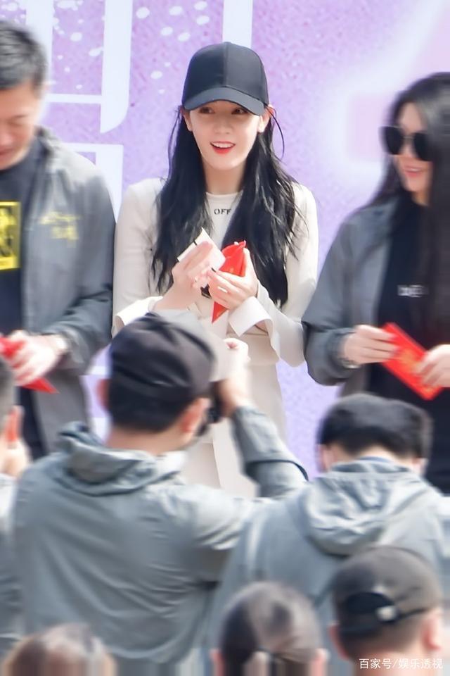 Dương Dương - Địch Lệ Nhiệt Ba khoe visual cực đỉnh, được hết lòng đẩy thuyền-5