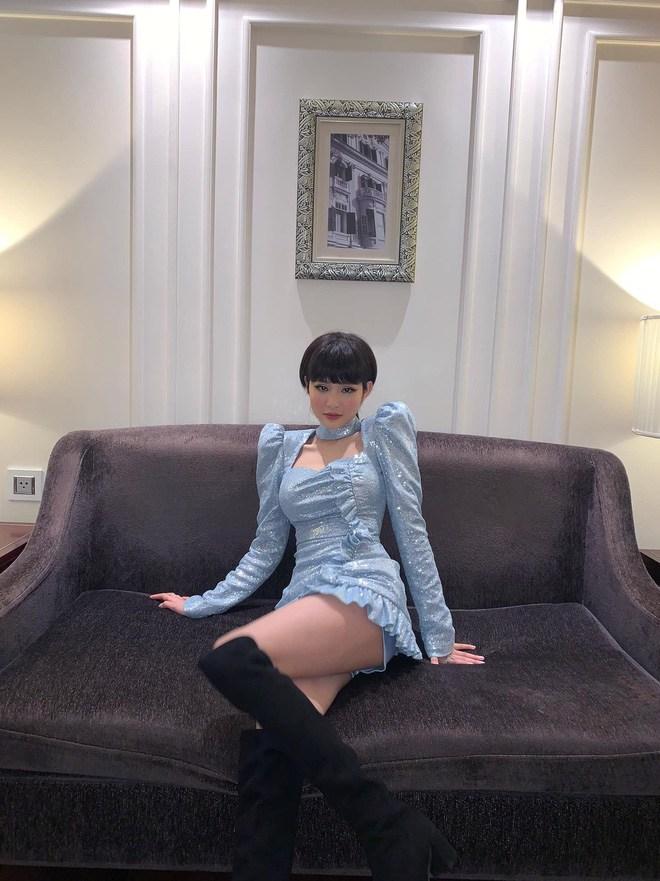 Emily - Ngọc Trinh lên đồ xấu mấy cũng không phản cảm bằng quả bom sex Ngân 98-6